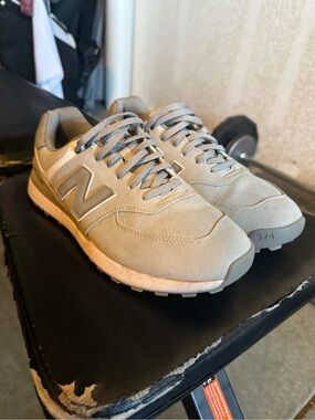 New Balance Men's Sneakers in Light Gray and Silver